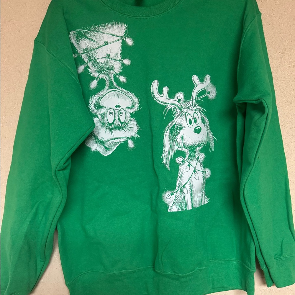 Gildan Heavy Blend Crewneck Sweatshirt in Bright Green with Black Tag